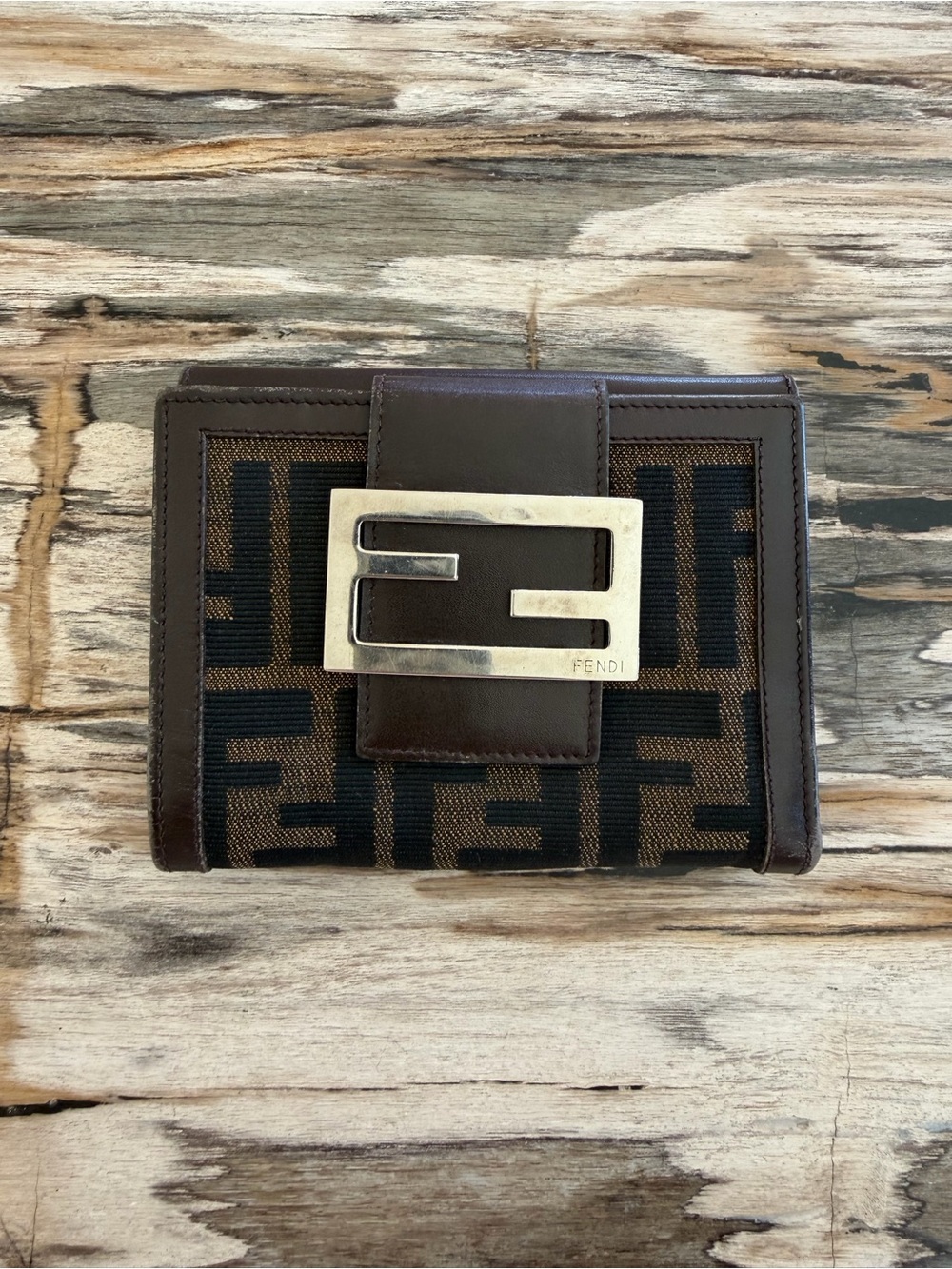 Authentic Vintage Fendi Zucca monogram wallet 🤎💵